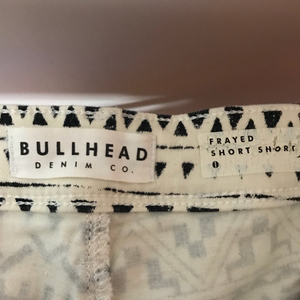 BULLHEAD • Geometric Short Cutoffs / size (0/P) - Picture 5 of 6